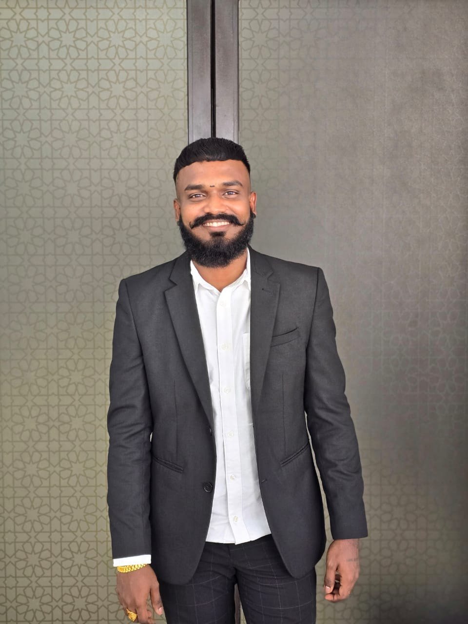 Professional portrait of Peeradeep